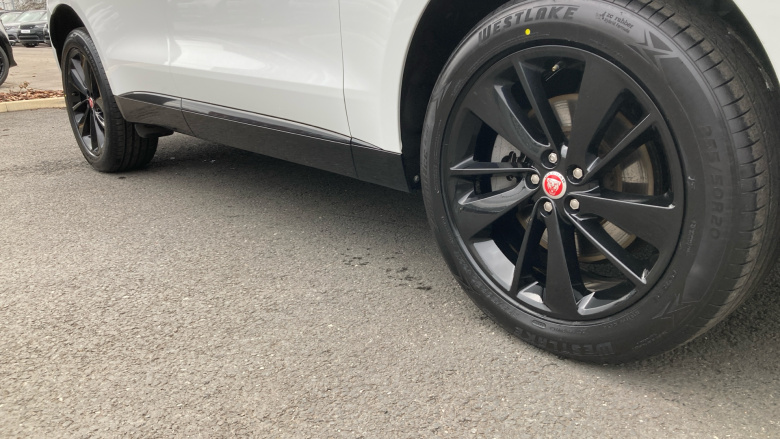 Jaguar F-Pace 2.0 D200 R-Dynamic Black 5dr Auto AWD Diesel Estate